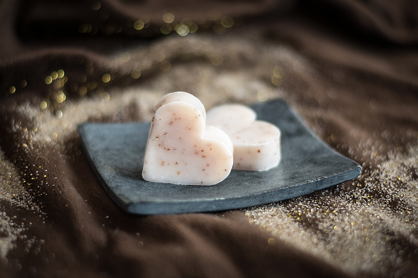 A heart shaped bar soap is surrounded by 5.56 cartridges pointing at it.  Fits concept 'Heart Attack'. Very shallow depth field Stock Photo - Alamy